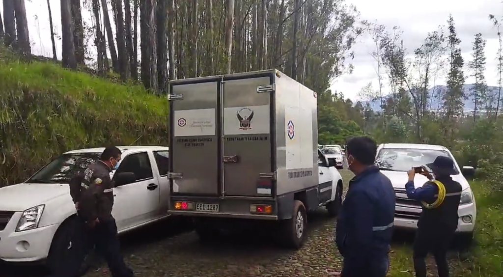 Momento en que el vehículo de Medicina Legal transporta los restos de Miguel Ángel Nazareno | Captura de pantalla