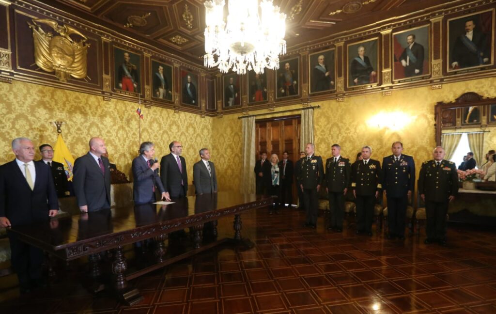 El presidente Guillermo Lasso posesionó a las autoridades de Fuerzas Armadas y Policía Nacional