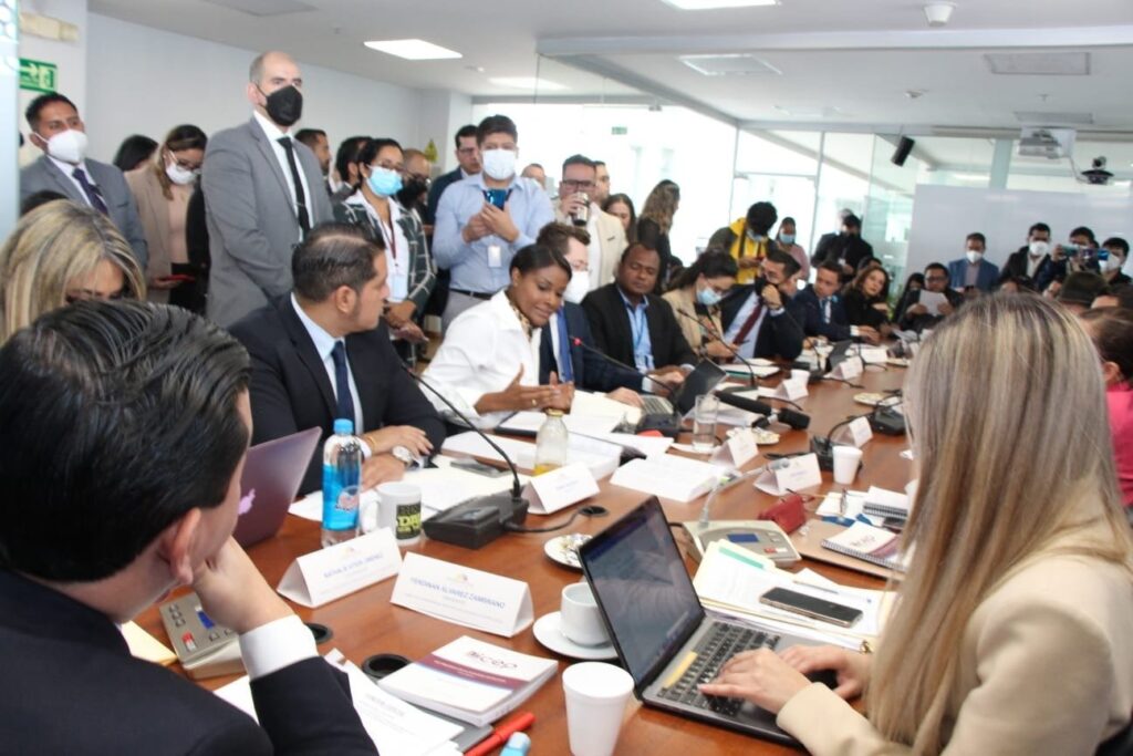 La fiscal Diana Salazar compareció ante la Comisión de Participación Ciudadana de la Asamblea Nacional |11 de mayo de 2022. Fotografía: FGE