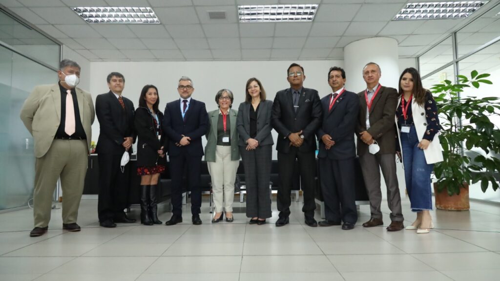 La ministra Ximena Garzón mantuvo una reunión con representantes de la Federación Médica Ecuatoriana y del Colegio de Médicos de Pichincha