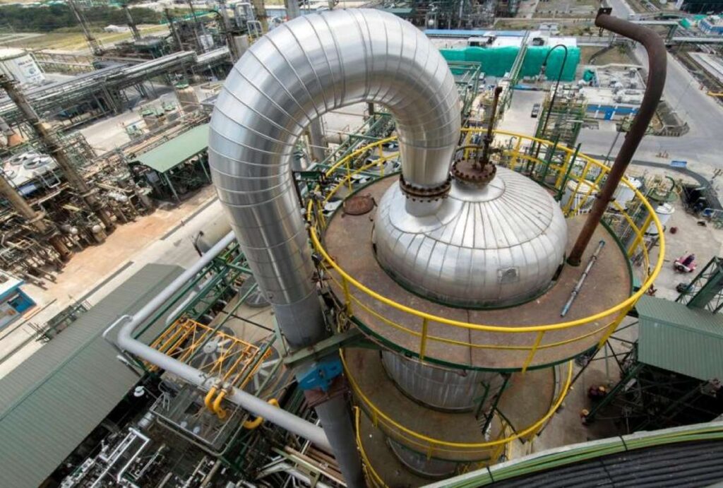 La imagen actual no tiene texto alternativo. El nombre del archivo es: refineria-esmeraldas-2.jpg