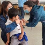 Vuelven las mascarillas: Varias instituciones públicas ordenan la medida a funcionarios y usuarios por tosferina