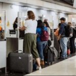 Ministerio de Ambiente activa protocolo de emergencia por ballenas varadas en Playas Villamil