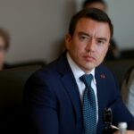 Ecuador mejora su calificación crediticia de “negativa” a “estable”