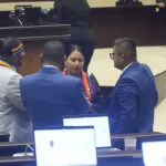 Jueza federal de EE.UU bloquea las deportaciones rápidas de migrantes