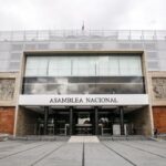 Ecuador mejora su calificación crediticia de “negativa” a “estable”