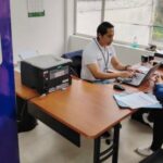 Guayaquil: Bomberos controlan incendio en Cerro Colorado, pero persisten focos de calor