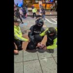 Guayaquil: Bomberos controlan incendio en Cerro Colorado, pero persisten focos de calor