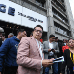 Trabajadores de limpieza y seguridad del hospital de Calderón exigen sueldos atrasados