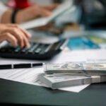 CNE inicia traslado de papeletas electorales para integrar paquetes de Referéndum y Consulta Popular