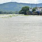 Hallan los cuerpos sin vida de cuatro hombres en una vía rural de Manabí