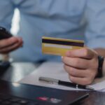 Machado llega a Oslo y aparece desde un balcón