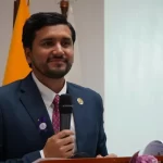 Choque provoca incendio de tráileres en la vía Alóag, hay un chofer fallecido