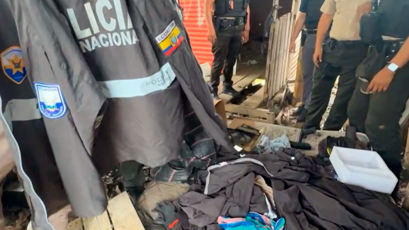 Hallan caletas con uniformes policiales y municiones en Nueva Prosperina