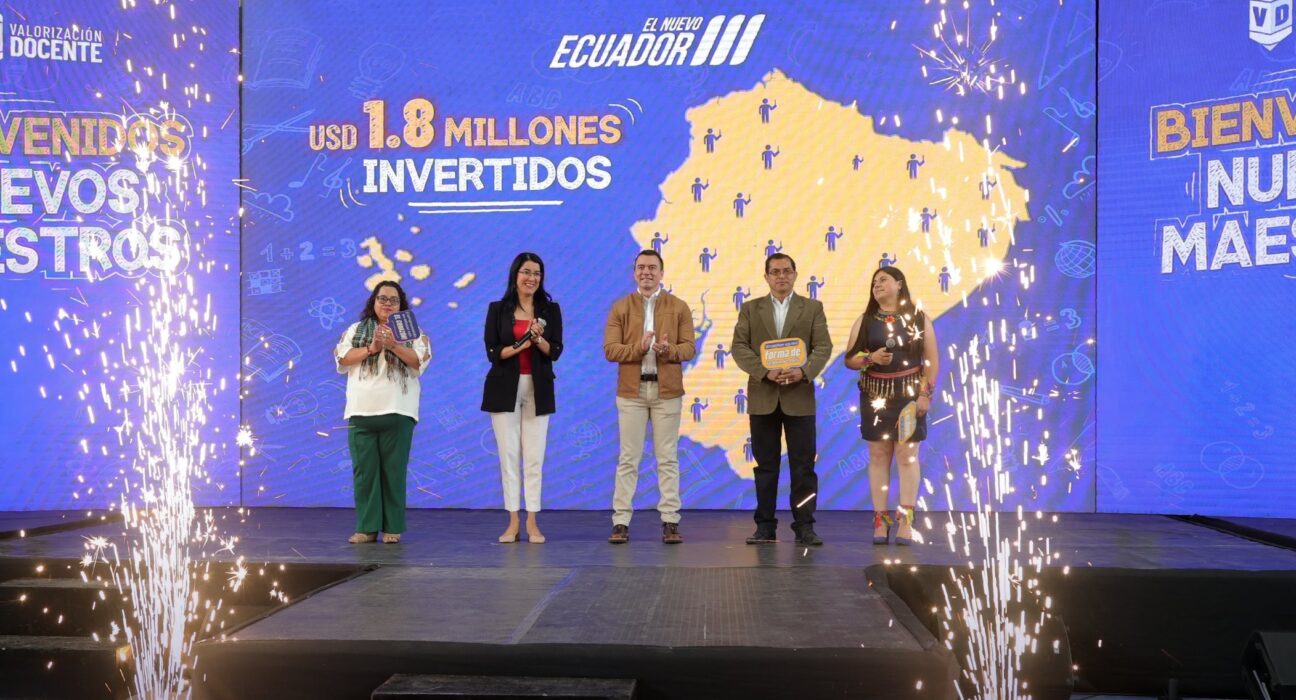 Gobierno entrega 789 nombramientos definitivos para docentes de Bachillerato