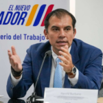 Vehículo cae desde puente de la avenida Eloy Alfaro, norte de Quito