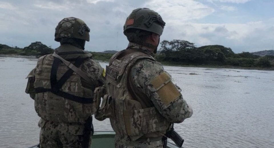Bloque de Seguridad incauta 37 bultos de droga en altamar