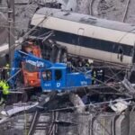 Contenedores y vehículos caen al mar tras incidente de buque rumbo a Galápagos