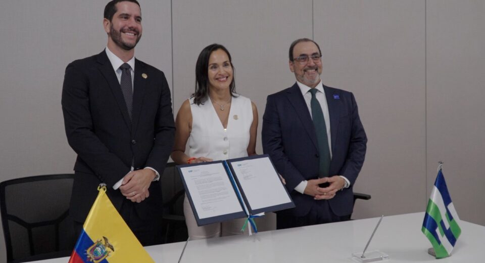 Ecuador suscribe acuerdo de cooperación con CAF