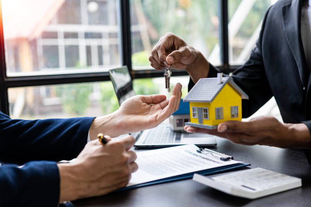 Noboa anuncia tasa del 2,99 % en créditos hipotecarios del BIESS