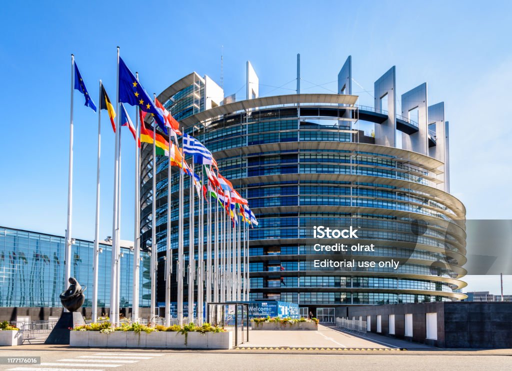 Venezuela confirma ataques en zonas civiles y militares de Caracas y otros tres estados del país