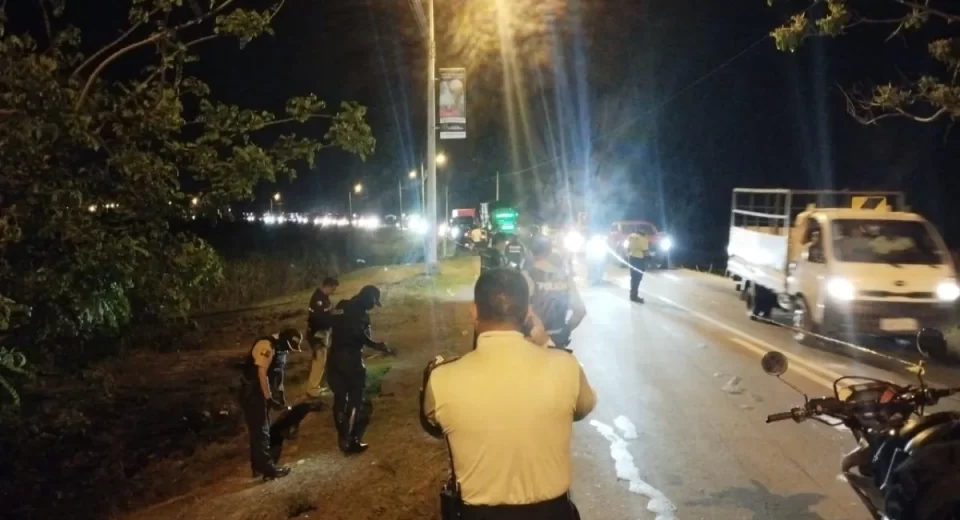 Ataque armado en la vía a Samborondón deja dos muertos y tres heridos
