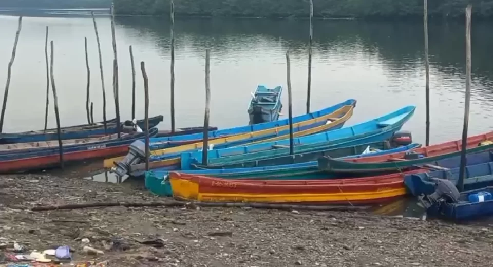 Hallan cadáveres de tres pescadores asesinados en una embarcación en Guayaquil