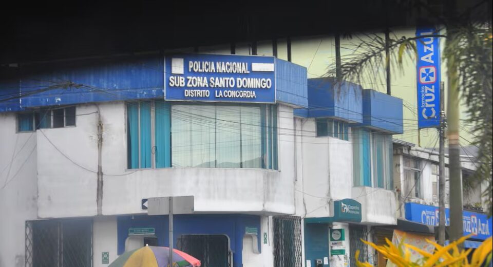 Docente es asesinada a balazos cuando ingresaba a unidad educativa en La Concordia