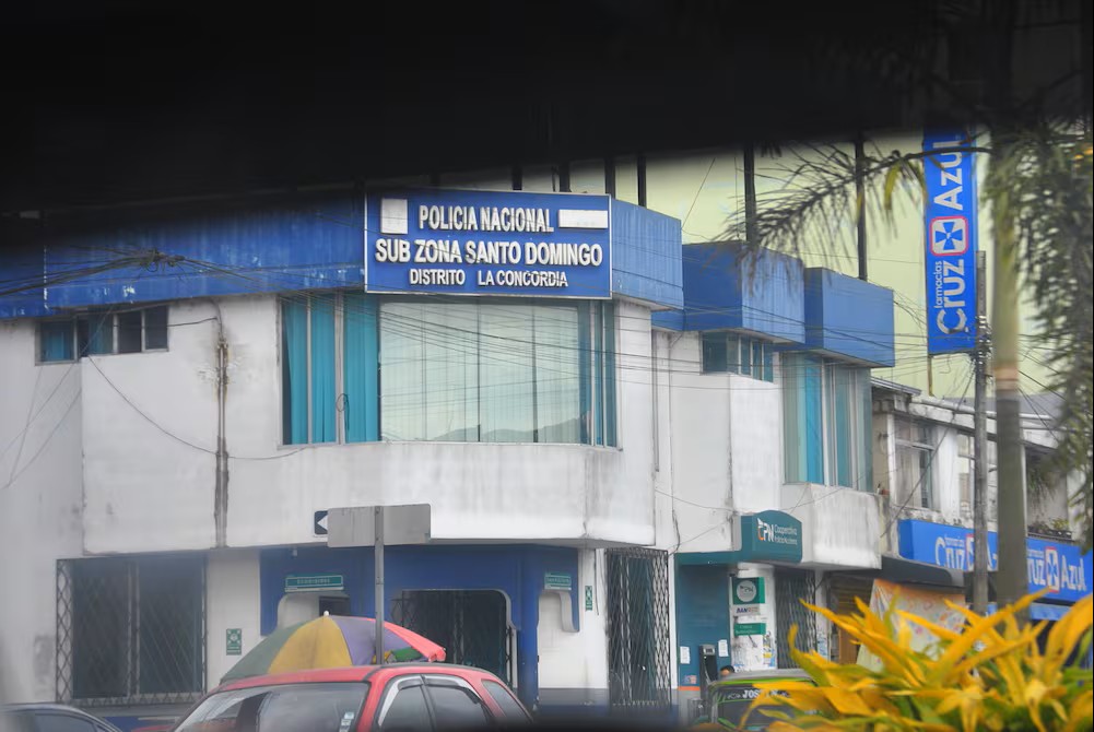 Docente es asesinada a balazos cuando ingresaba a unidad educativa en La Concordia