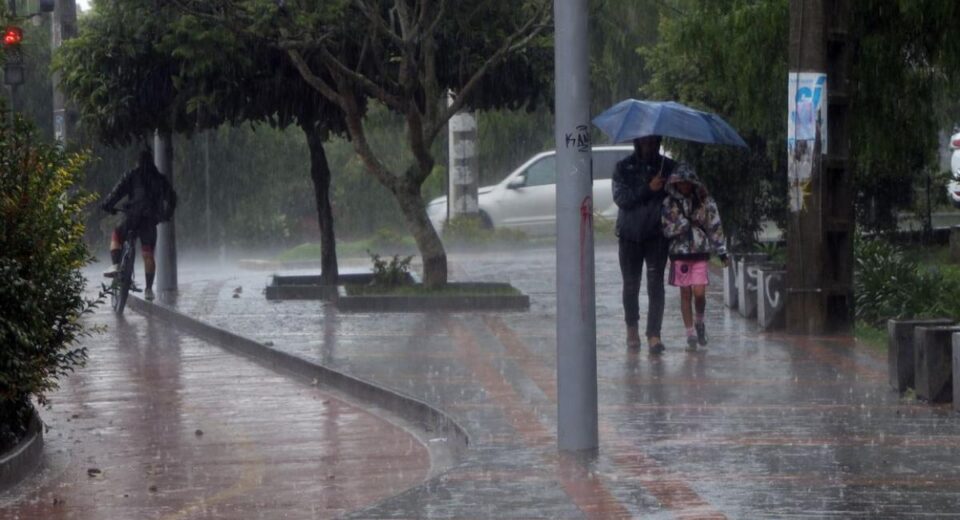 Doce provincias en alerta naranja por época lluviosa