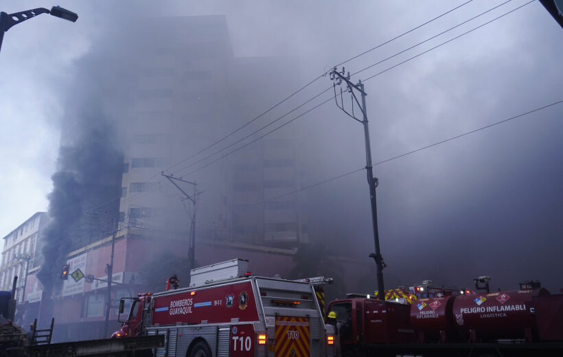 Guayaquil: incendio en edificio Multicomercio sigue activo tras más de 24 horas