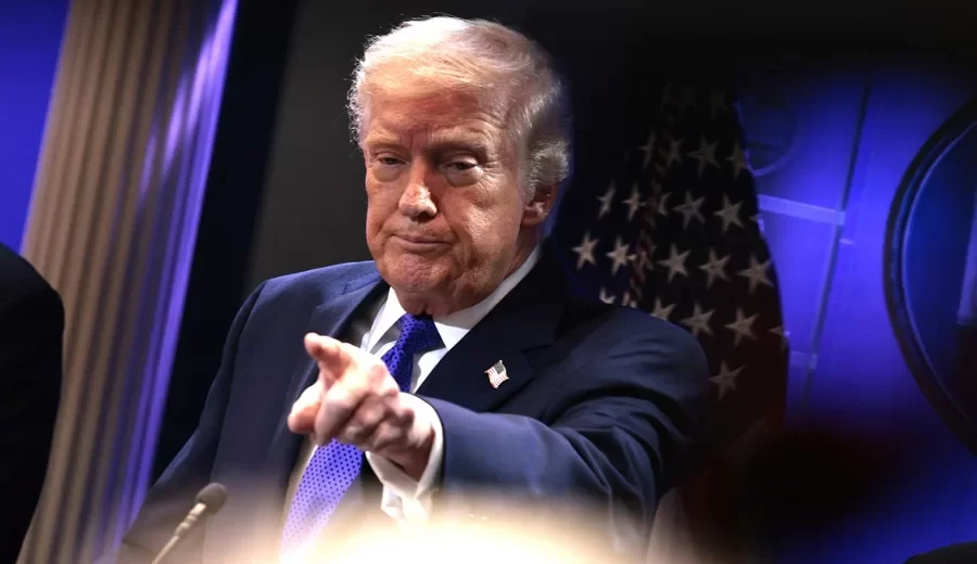 Trump anuncia arancel global del 10 % tras dictamen de Corte Suprema