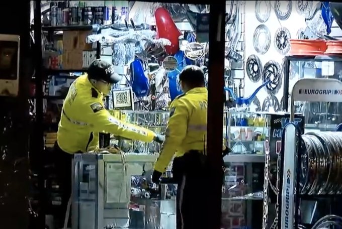 Sicarios asesinan a un hombre dentro de un local comercial en Quito