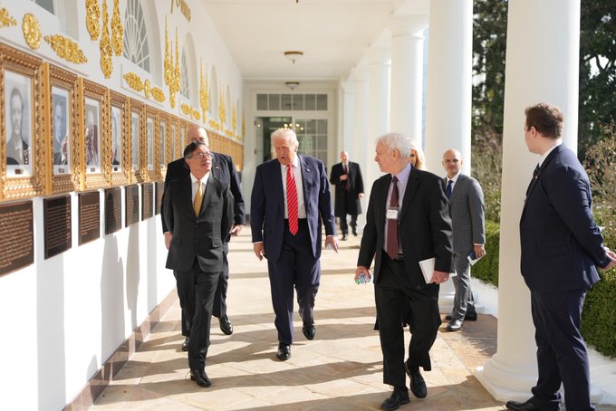 Trump se ofrece para mediar entre Colombia y Ecuador por guerra comercial, según Petro