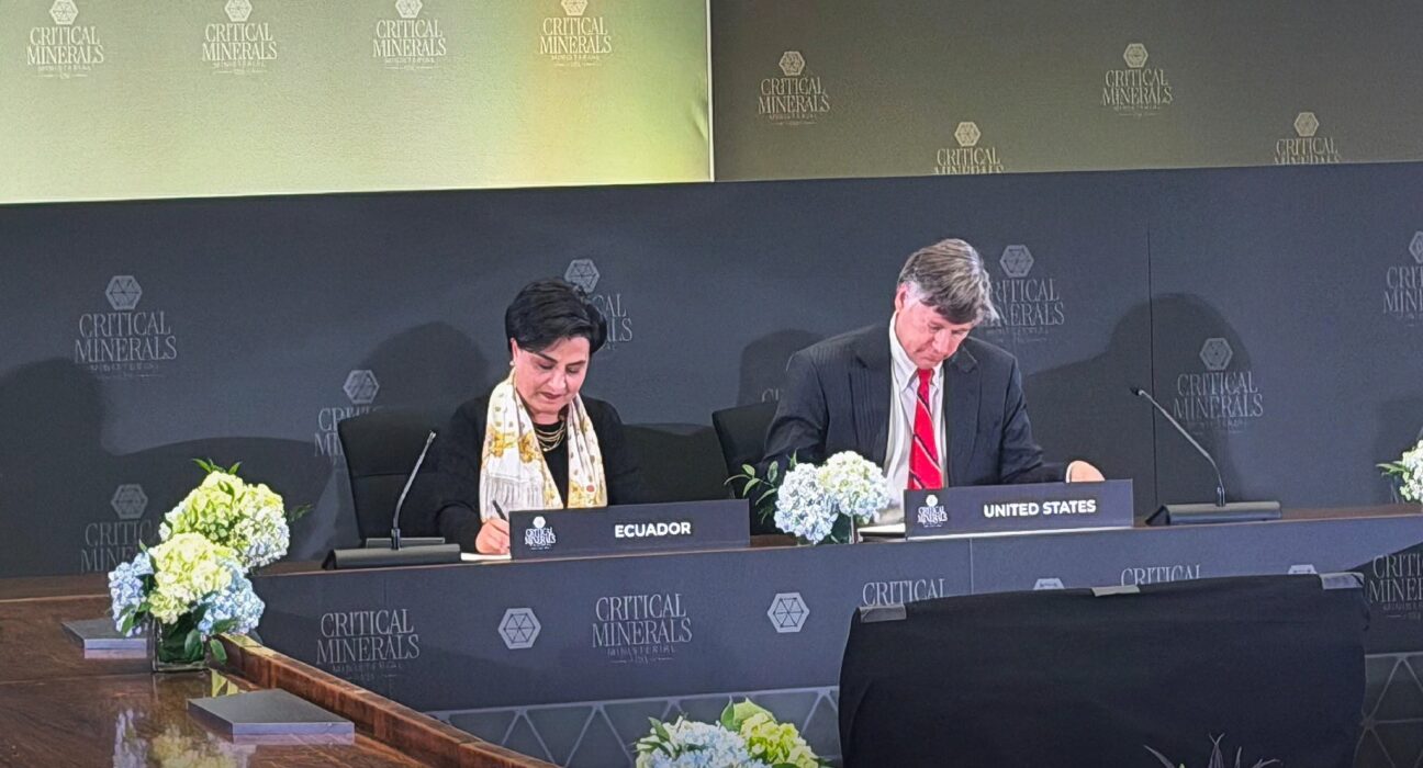 Ecuador suscribe acuerdo con EE.UU. para fortalecer cadenas de minerales críticos