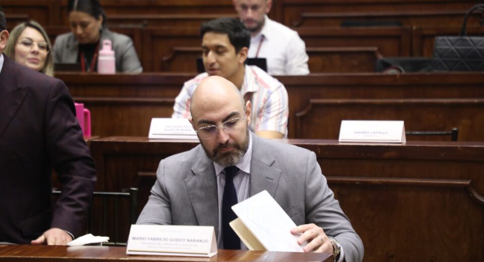 Juez anticorrupción Carlos Serrano solicita comparecer de forma virtual en el juicio político contra Mario Godoy