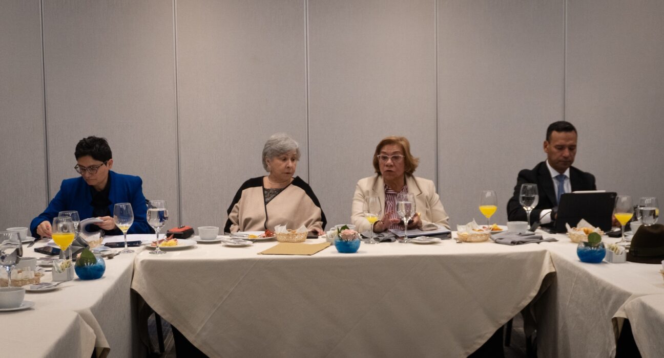 Colombia insiste en diálogo tras reunión con Ecuador