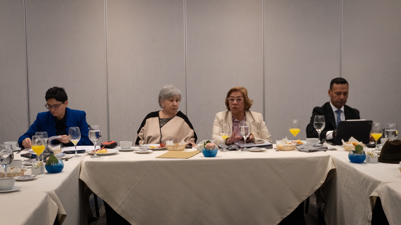 Colombia insiste en diálogo tras reunión con Ecuador