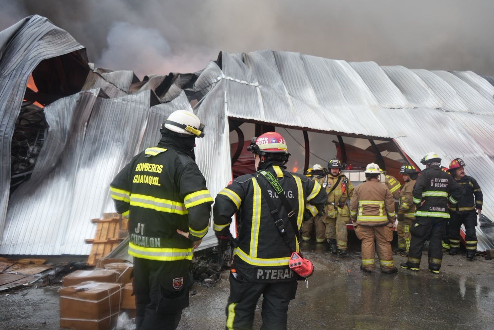 Guayaquil: Incendio en ensambladora de motos está controlado en un 90%