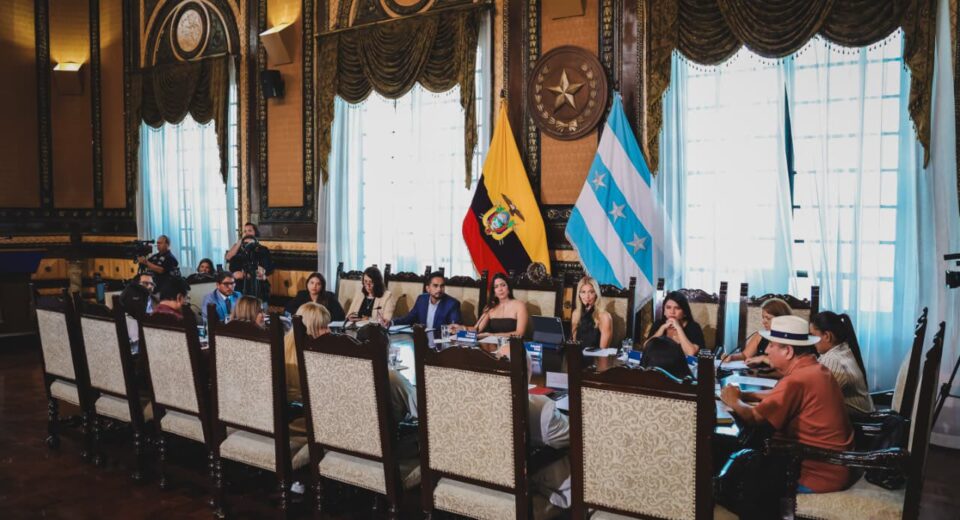 Concejo de Guayaquil extiende por 30 días la licencia sin sueldo de Alvarez