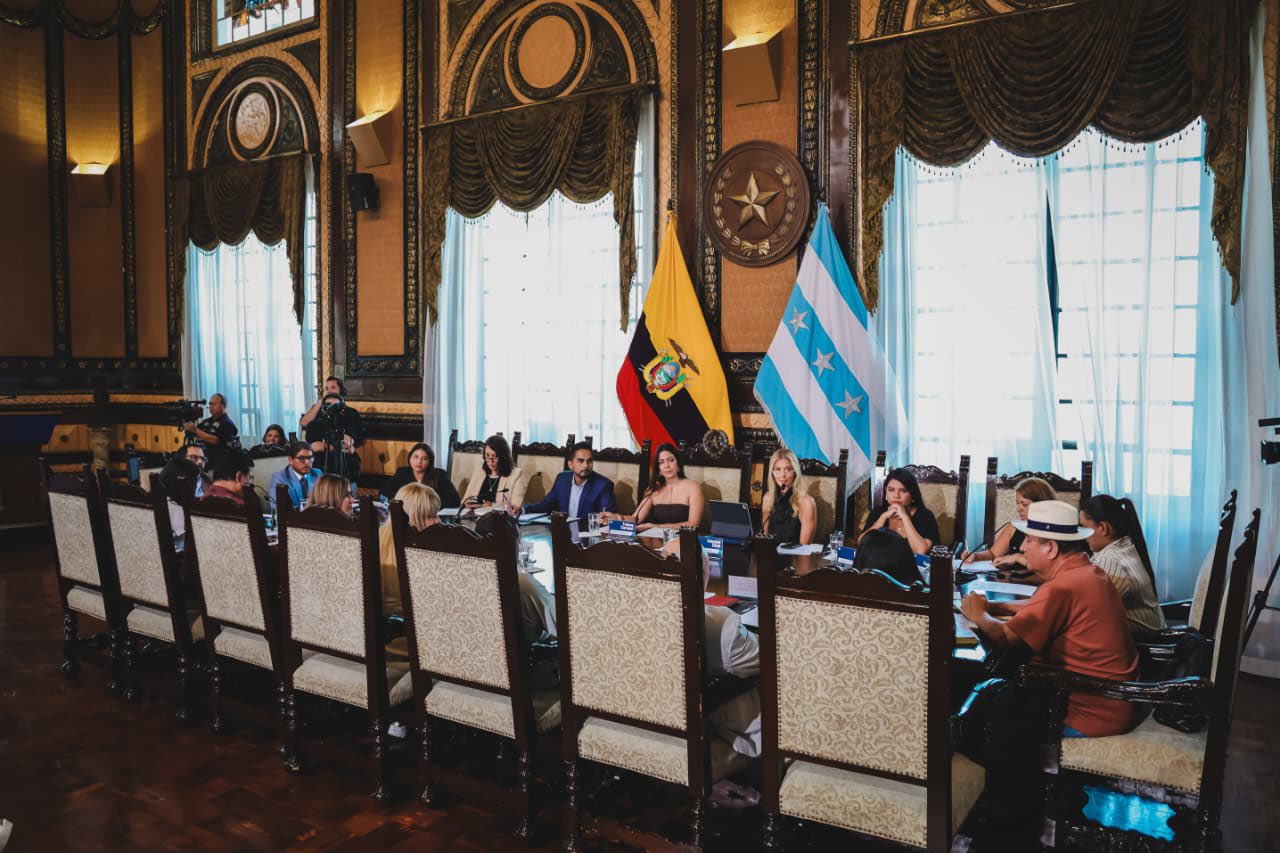 Concejo de Guayaquil extiende por 30 días la licencia sin sueldo de Alvarez