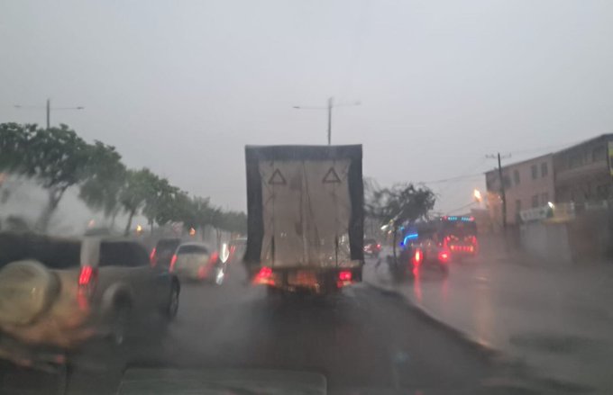 Alerta por lluvias este miércoles: varias zonas de Guayaquil amanecen inundadas