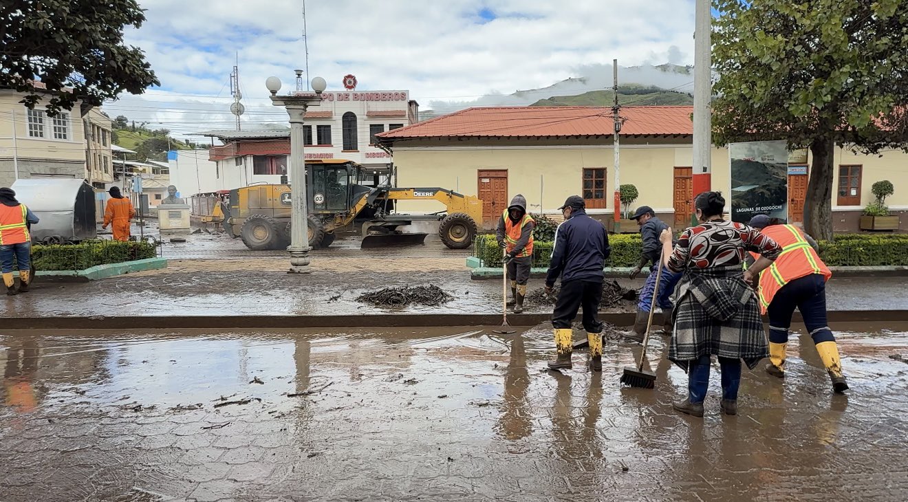 COE Nacional eleva a seis las provincias en alerta roja por lluvias intensas