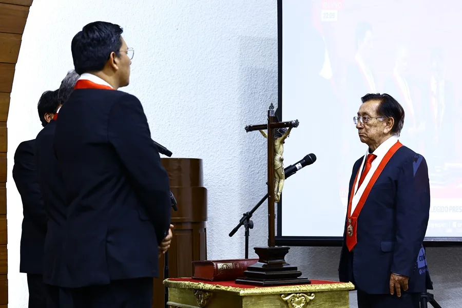 José María Balcázar es el nuevo presidente interino de Perú