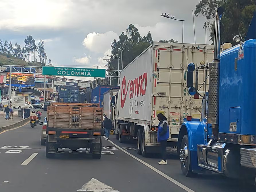 Ecuador eleva al 50% la tasa de seguridad a importaciones provenientes de Colombia