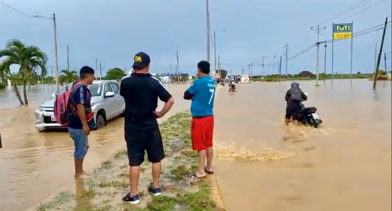 Fuertes lluvias causan inundaciones y alerta en la Costa