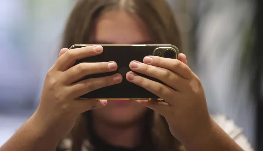 España prohibirá el acceso a redes sociales a menores de 16 años