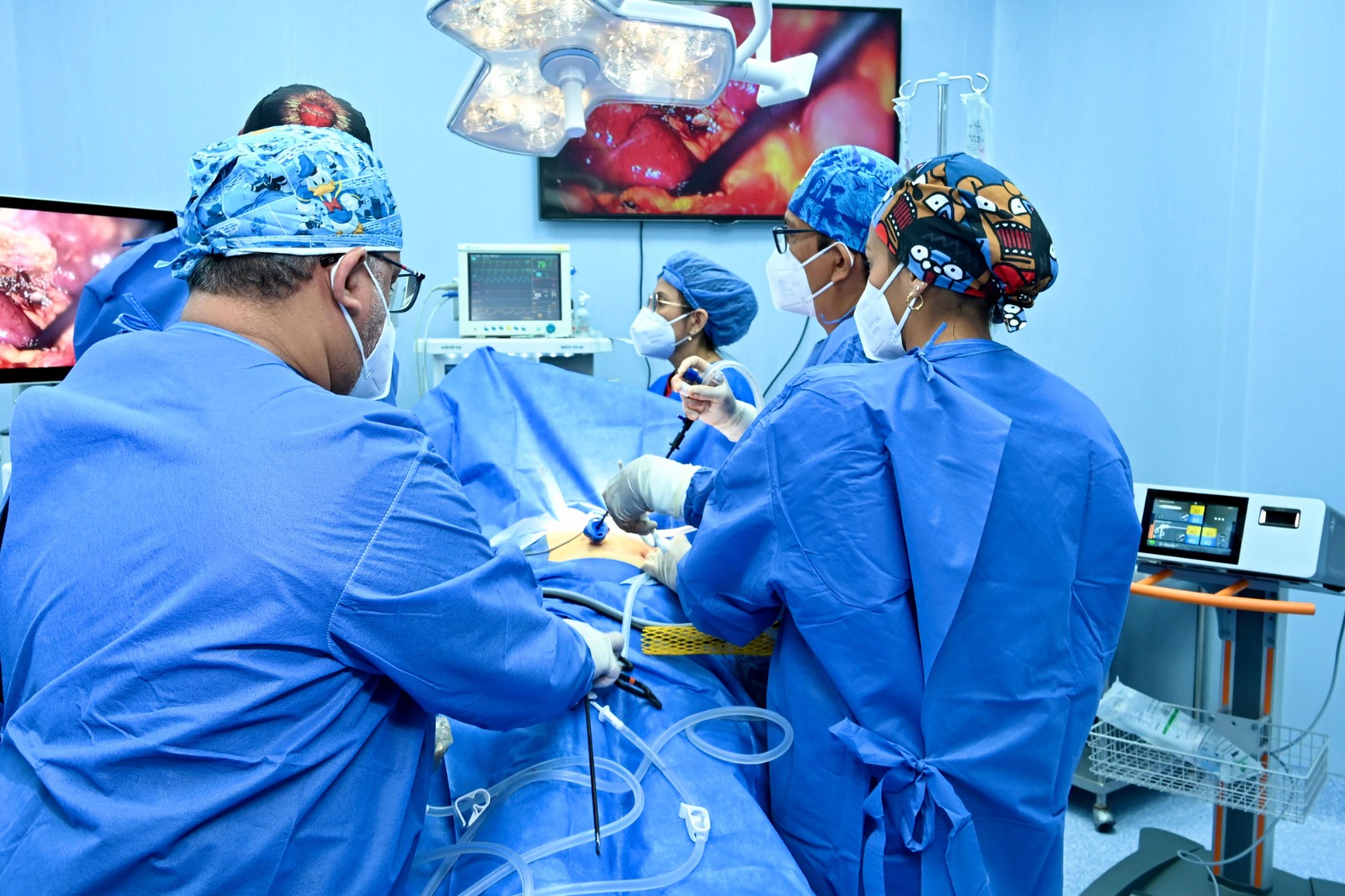Hospitales del IESS incorporan tecnología laparoscópica 4K para cirugías mínimamente invasivas