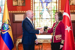 Ecuador y Turquía firman su primer acuerdo de cooperación militar