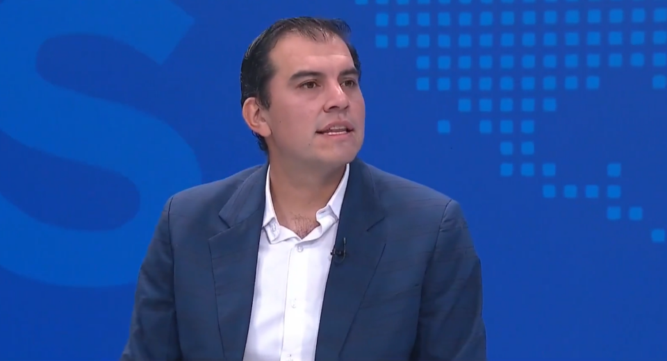 Ministro defiende acuerdo para flexibilizar jornada laboral